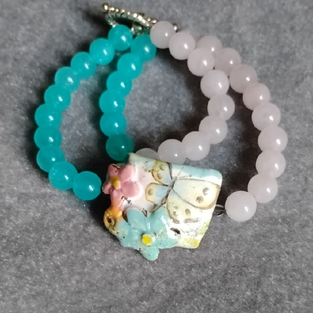 🩷Hand Crafted Butterfly/Floral Charm Beaded Bracelet🩷